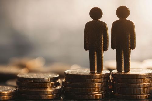 Figuren auf Münzstapel